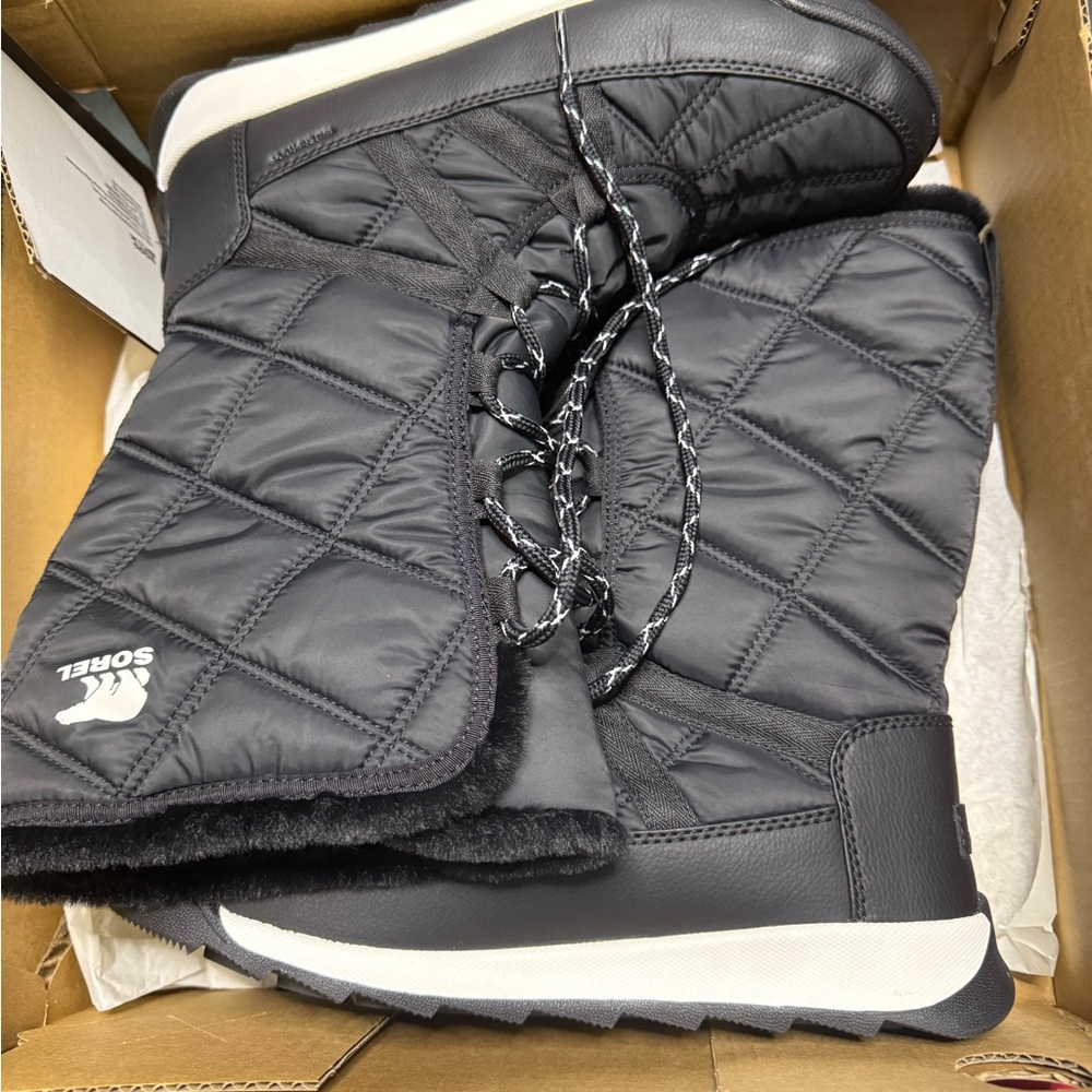 Sorel Women's Quilted Black Winter Boots - Picture 8 of 11